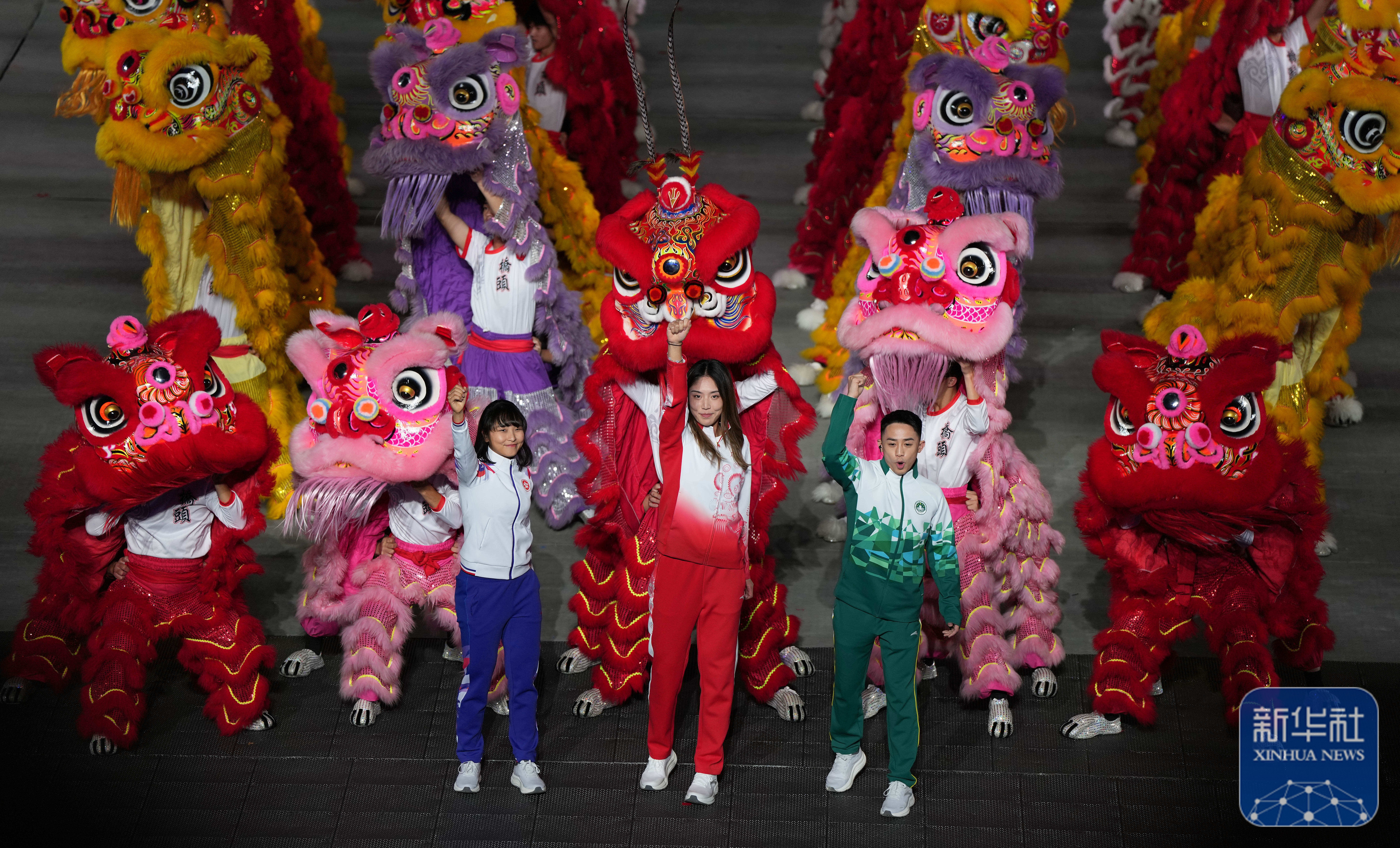 ↑ 广东队运动员王欣瑜(前中)、 新华社记者 薛宇舸 摄</p><p style=